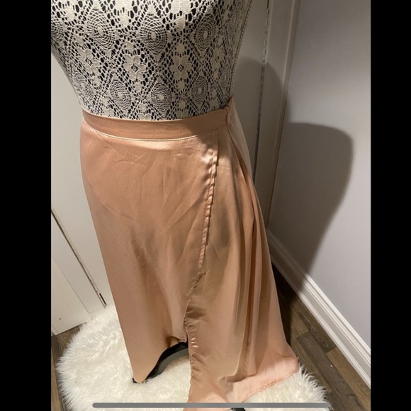 Missguided wrap skirt NWT size 4 - Picture 2 of 3